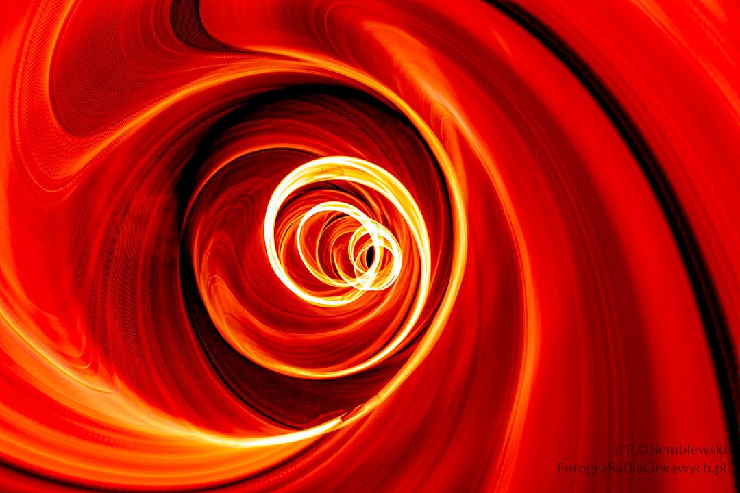 Jak fotografować "czarne dziury" oraz "tunele czasoprzestrzenne"? 
